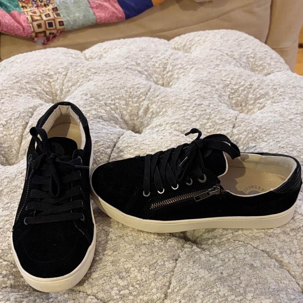 REVITALIGN Black Sneakers with Cream Sole